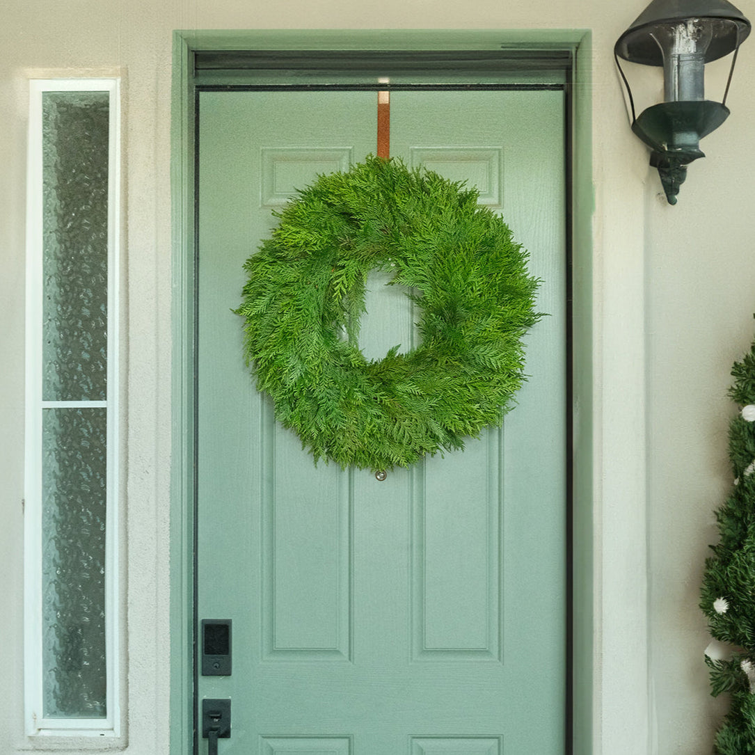 Winter Solstice 26" Fresh Cedar Wreath