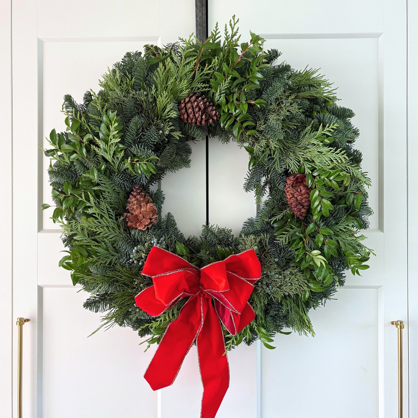 Classy Classic 26" Fresh Wreath
