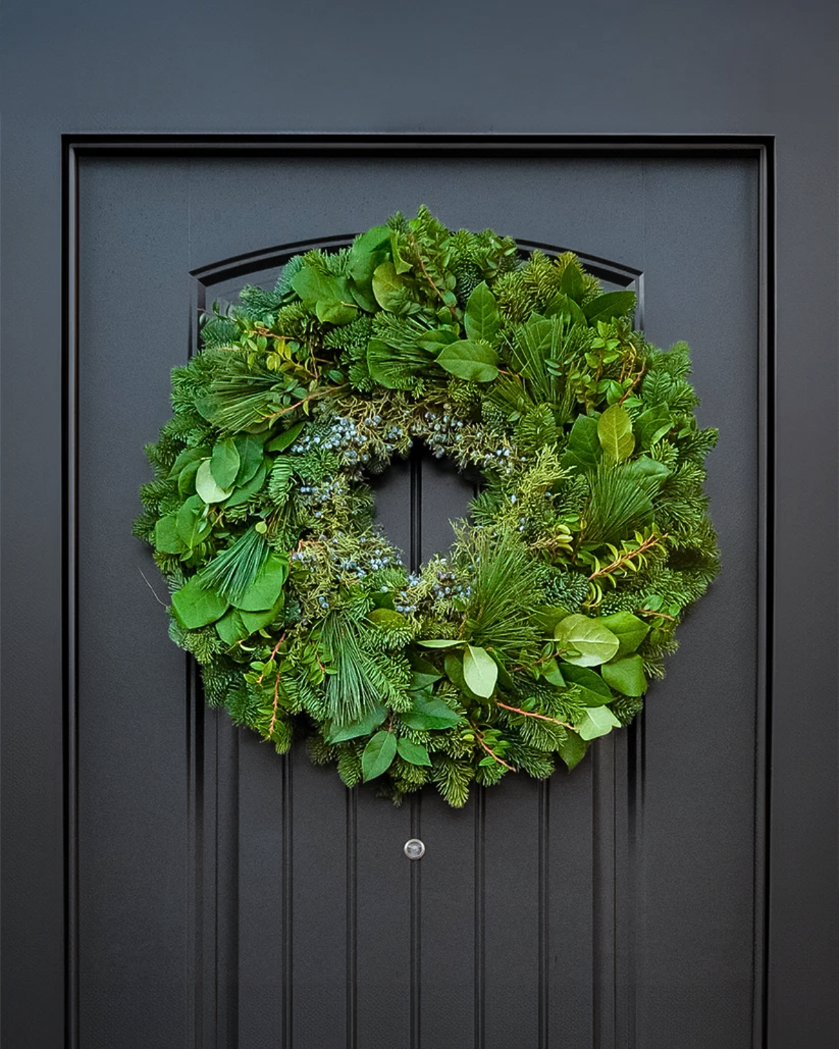 Evergreen Grandeur 26" Fresh Wreath