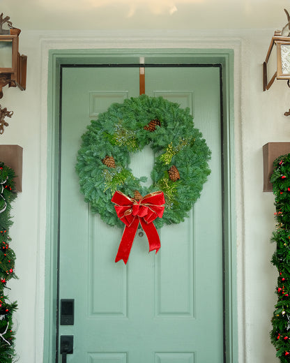 Yuletide Classic 26" Fresh Wreath